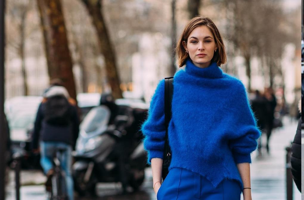 Cara Tampil Bold dan Elegan dengan Outfit Warna Biru