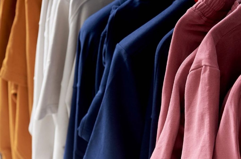 Tips Membeli Pakaian yang Lebih Sustainable, Seperti Apa?
