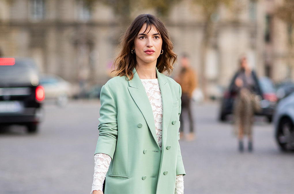 Tips Kombinasi Outfit Mint Green, Warna Kekinian yang Super Versatile!