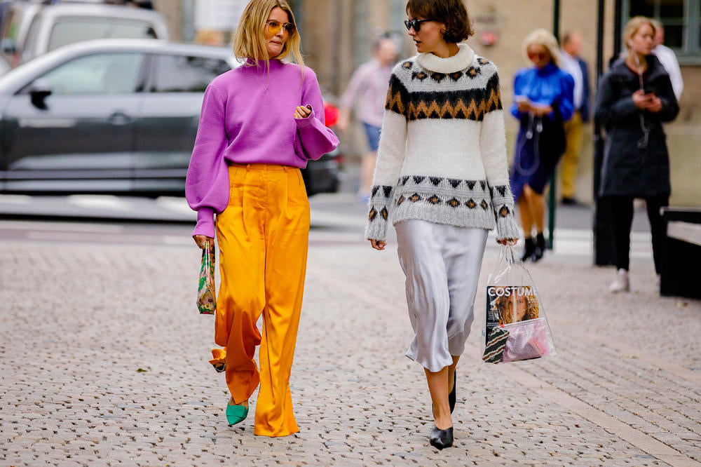 Inspirasi OOTD Stylish dengan Sweater ala Street Styler di Fashion Week